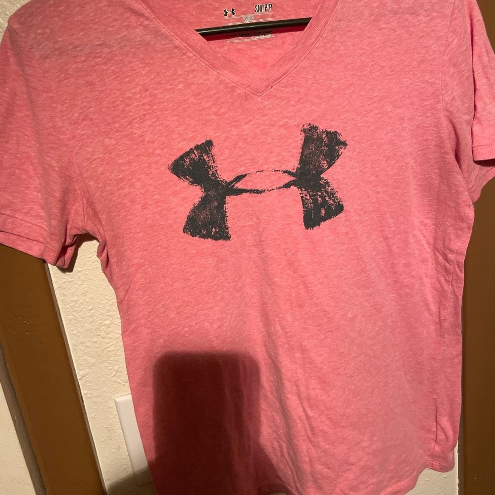 Under Armour womens small loose coupe tshirt. (Brushed logo design) Nearly new.